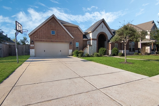 view of front of home featuring a front lawn