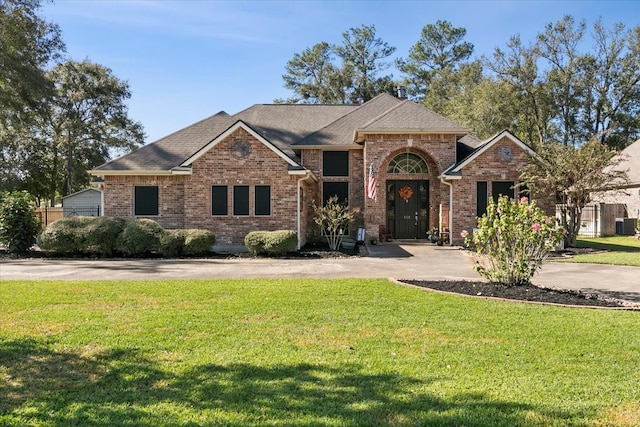 view of front of home with a front lawn