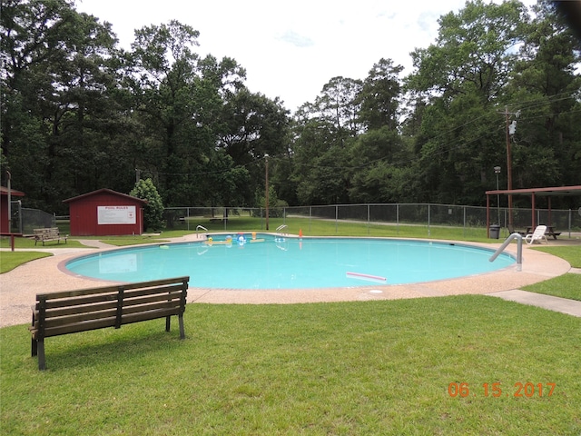 view of pool featuring a yard