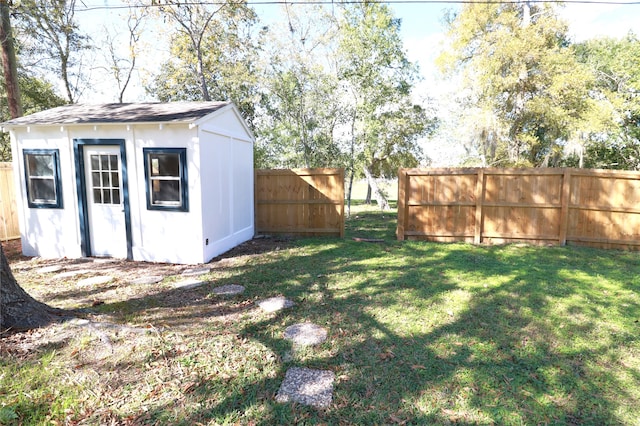 view of yard featuring a storage unit