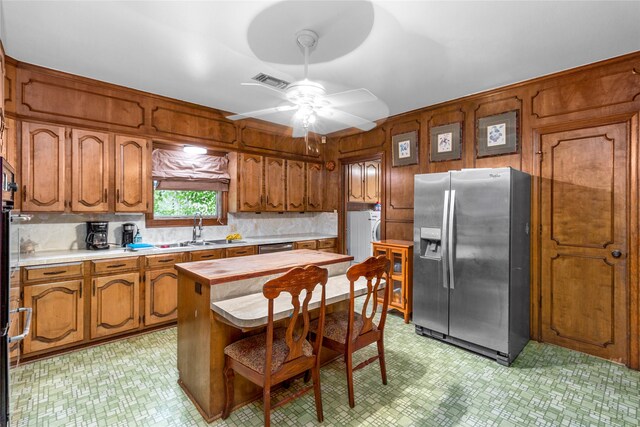 kitchen with tasteful backsplash, stainless steel appliances, ceiling fan, and sink