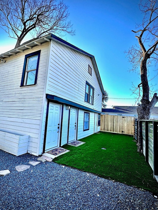 back of house featuring a yard