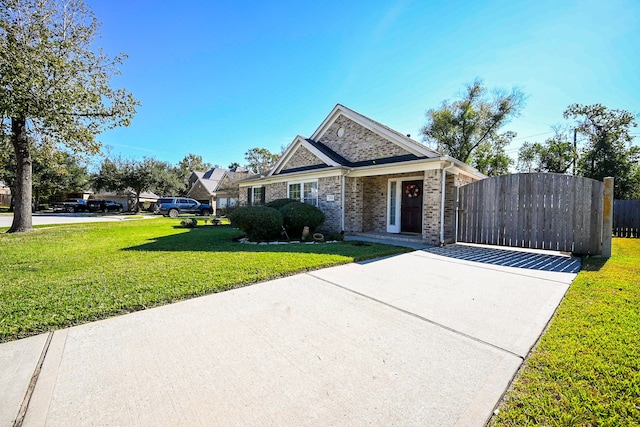 view of front of property with a front yard