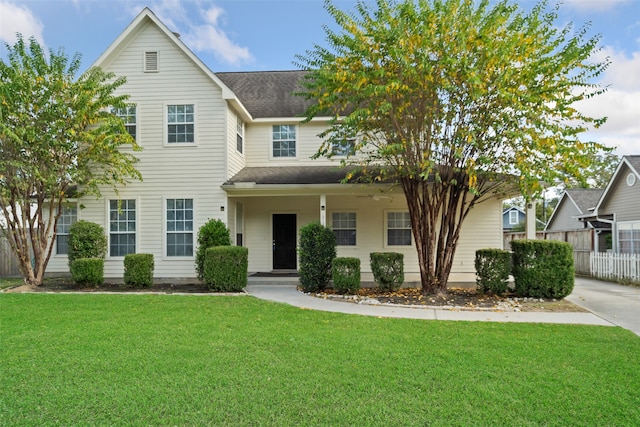 view of front of property featuring a front yard