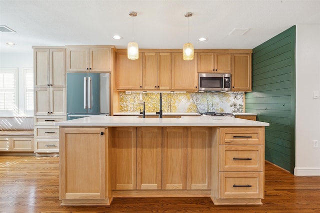 kitchen featuring a kitchen island with sink, light hardwood / wood-style flooring, and appliances with stainless steel finishes