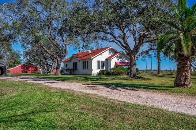 view of front facade with a front lawn