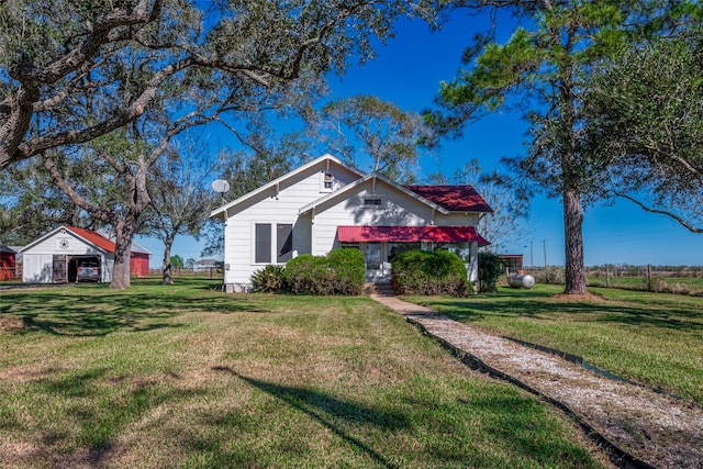 view of front of house featuring a front yard