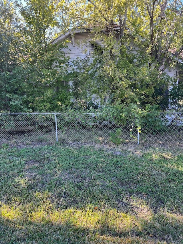 812 Lindale St, Houston, TX 77022 - view of yard