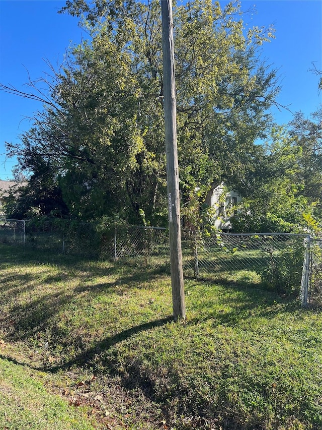 812 Lindale St, Houston, TX 77022 - view of yard