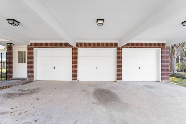 6627 Butler Oaks Ct, Spring, TX 77389 - garage featuring driveway