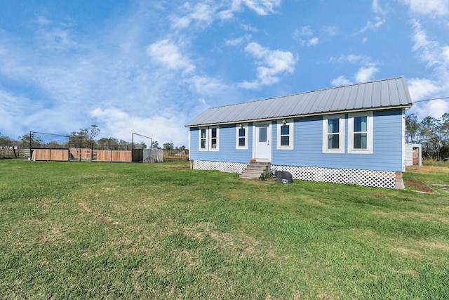 view of front facade with a front yard