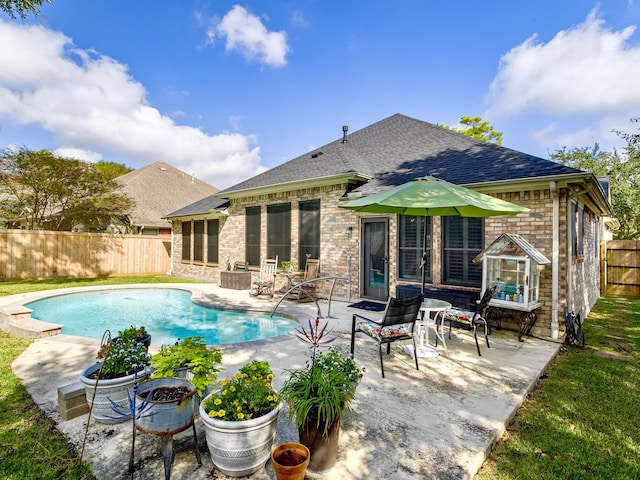 view of swimming pool featuring a patio