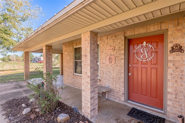 entrance to property featuring covered porch