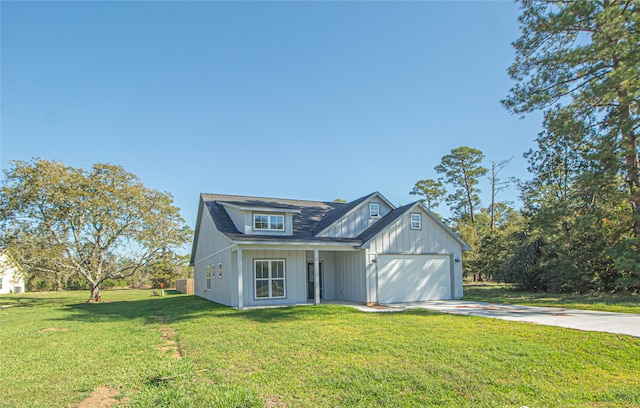 view of front of home featuring a front yard and a garage