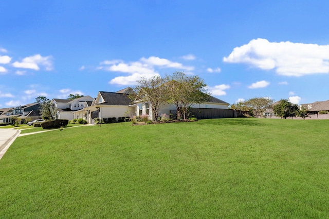 view of front of house featuring a front lawn