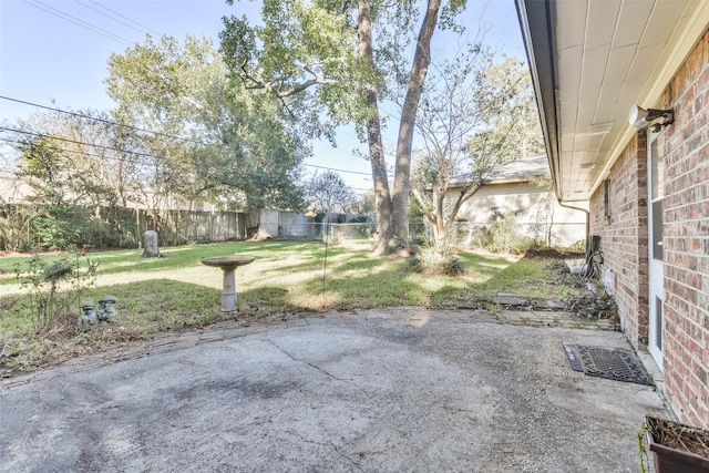 view of yard featuring a patio area