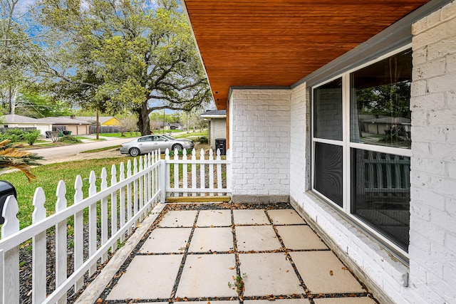 balcony featuring covered porch