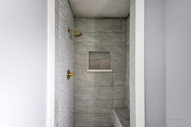 bathroom featuring tiled shower