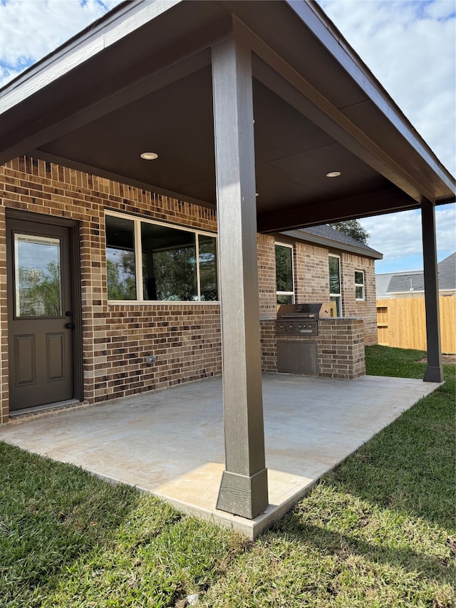 view of patio with an outdoor kitchen and grilling area