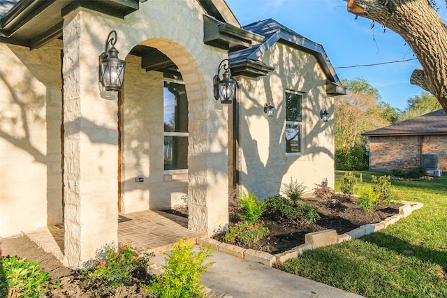 view of side of home featuring a lawn