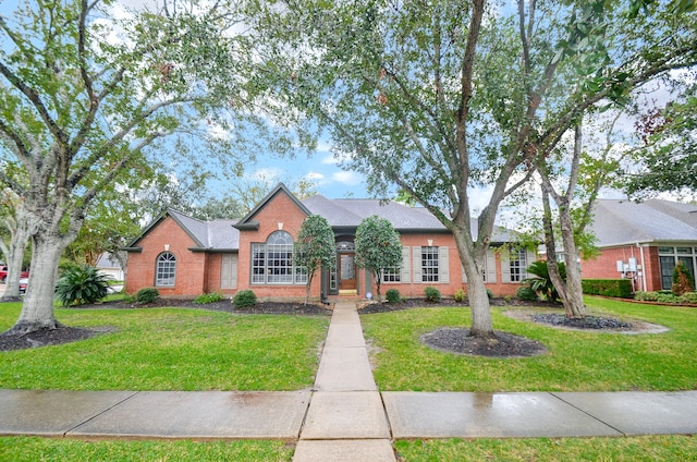 single story home featuring a front yard