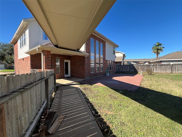 view of yard featuring a patio area