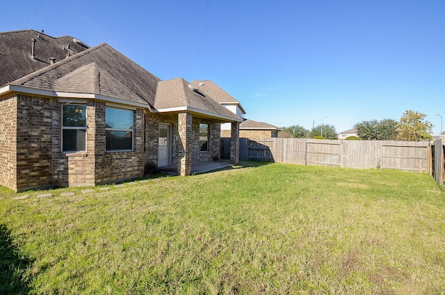 view of yard featuring a patio area