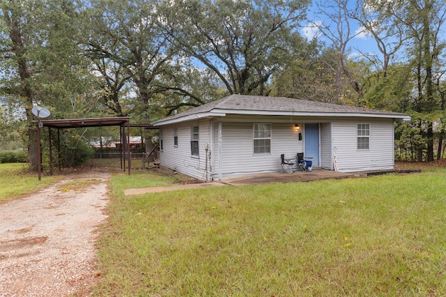 view of front facade featuring a front lawn and a carport