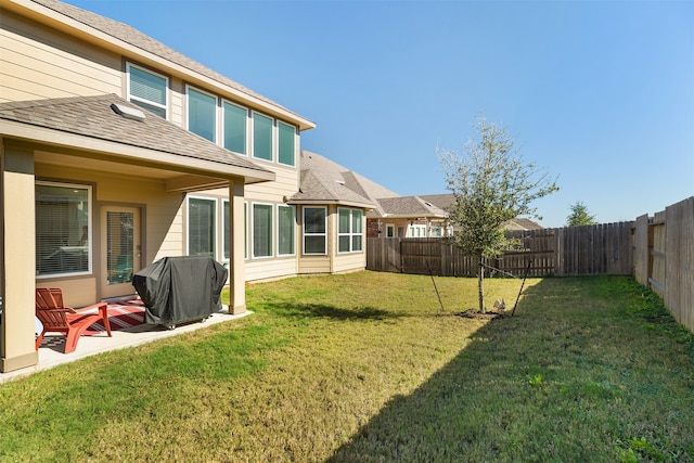 view of yard featuring a patio