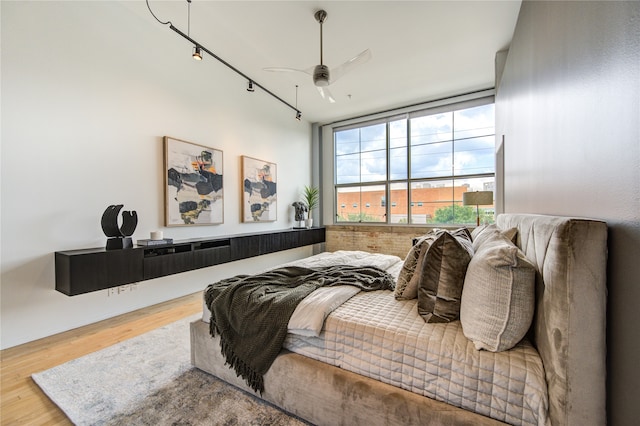 bedroom with hardwood / wood-style flooring and ceiling fan