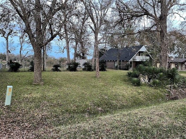 1544 E Taylor Lake Cir, Livingston, TX 77351 - view of green lawn