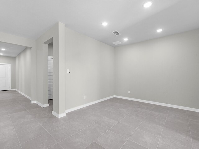 spare room featuring light tile patterned flooring