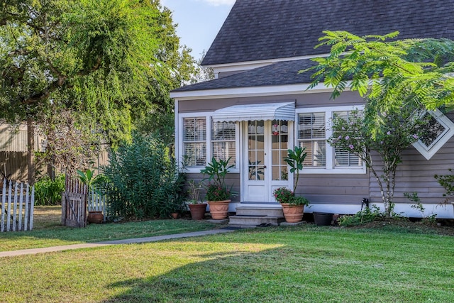 property entrance featuring a yard