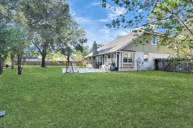 view of yard featuring a patio area