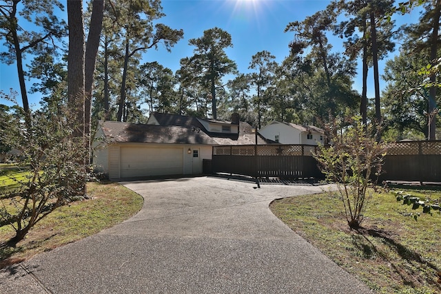 view of front facade featuring a garage