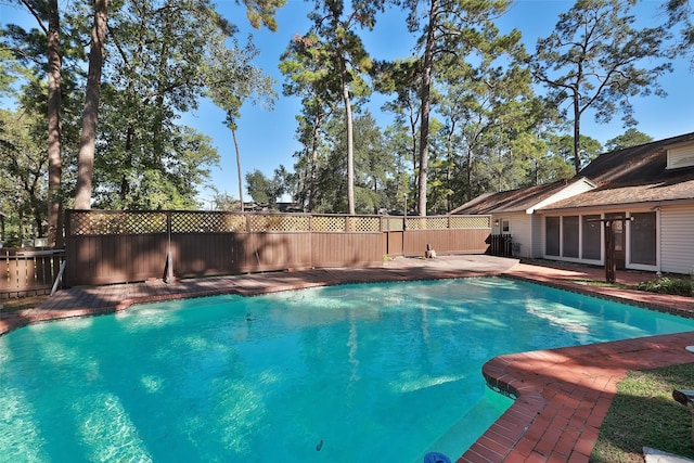 view of swimming pool