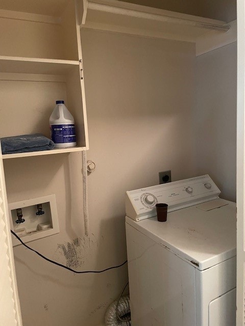 laundry room with washer / dryer