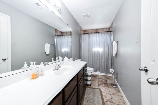 bathroom with a shower with curtain, vanity, and toilet