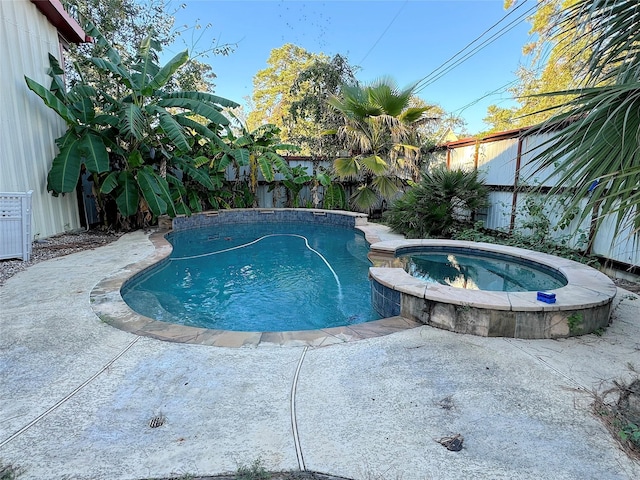 view of pool featuring an in ground hot tub