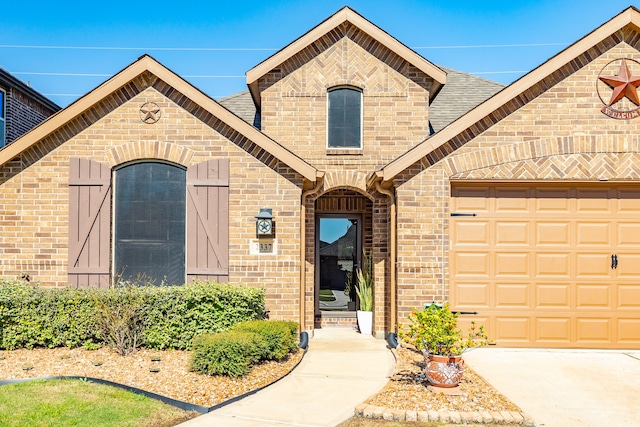 view of front of house featuring a garage