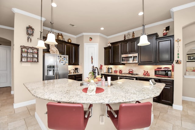 kitchen featuring a spacious island, stainless steel appliances, and hanging light fixtures