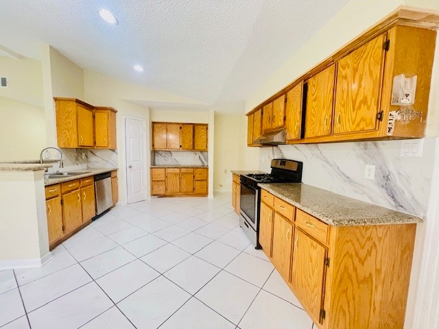 kitchen with sink, a textured ceiling, range hood, tasteful backsplash, and gas stove