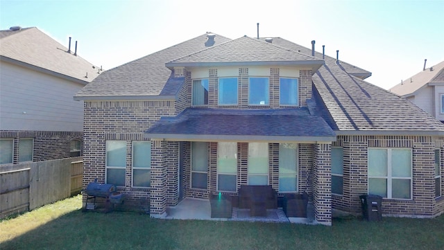 view of front facade featuring a front lawn and a patio area