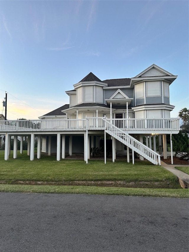 view of front of home featuring a wooden deck and a yard