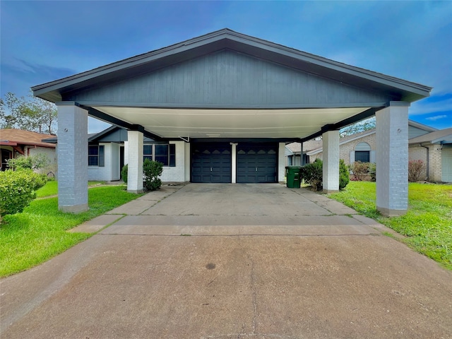 view of front of house with a carport and a front yard