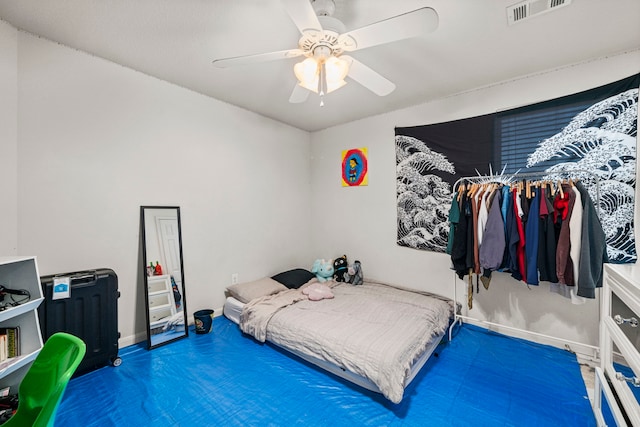 bedroom featuring carpet flooring and ceiling fan