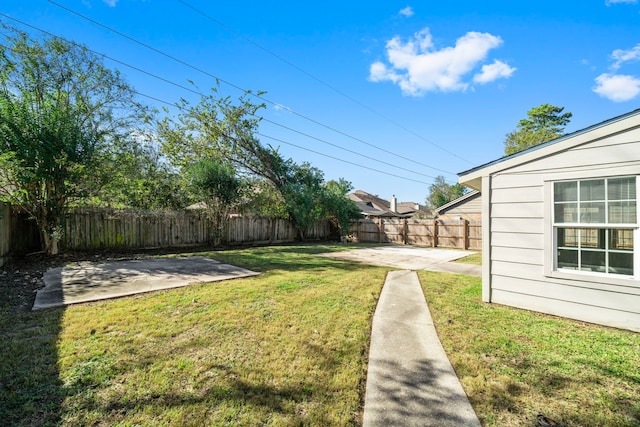 view of yard with a patio