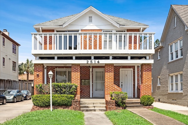 view of front of home featuring a balcony