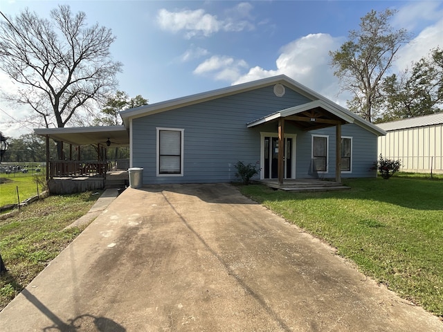 view of front facade featuring a front yard and covered porch