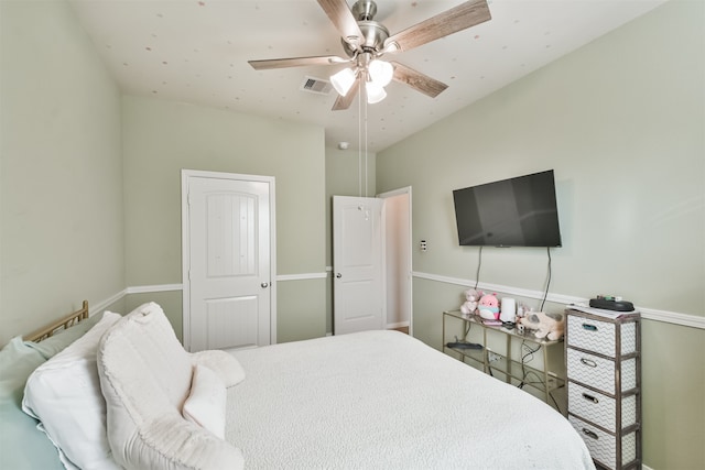 bedroom with ceiling fan